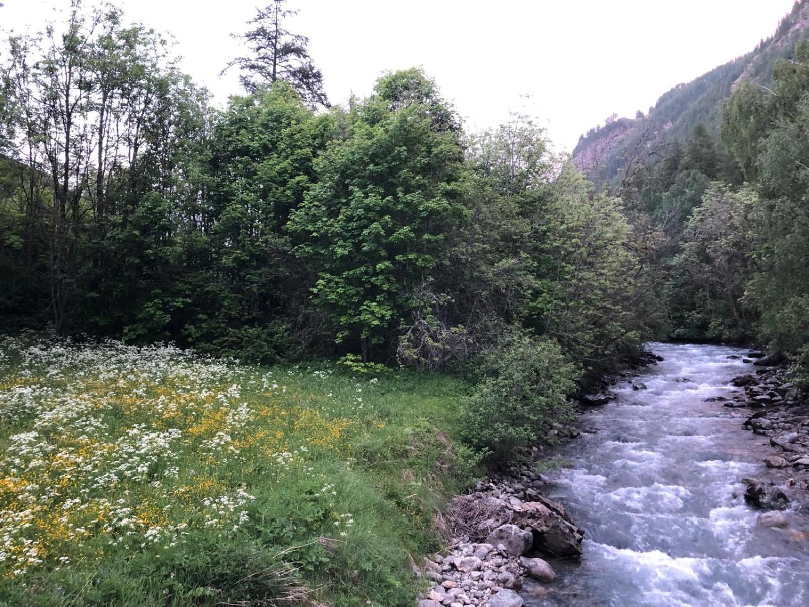 Mon Roc - Maison De Montagne Atypique Avec Vue Ла Грав Екстериор снимка